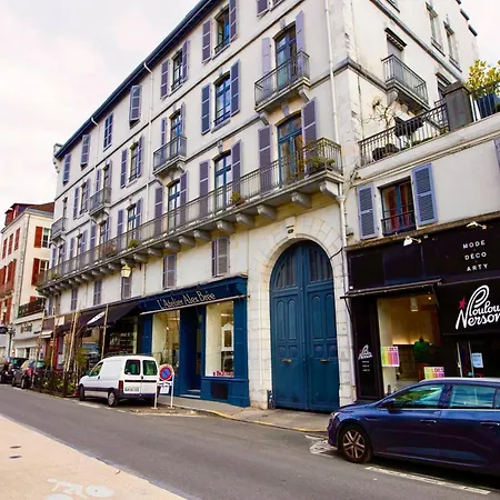 Tiny Stud Apartment Pau